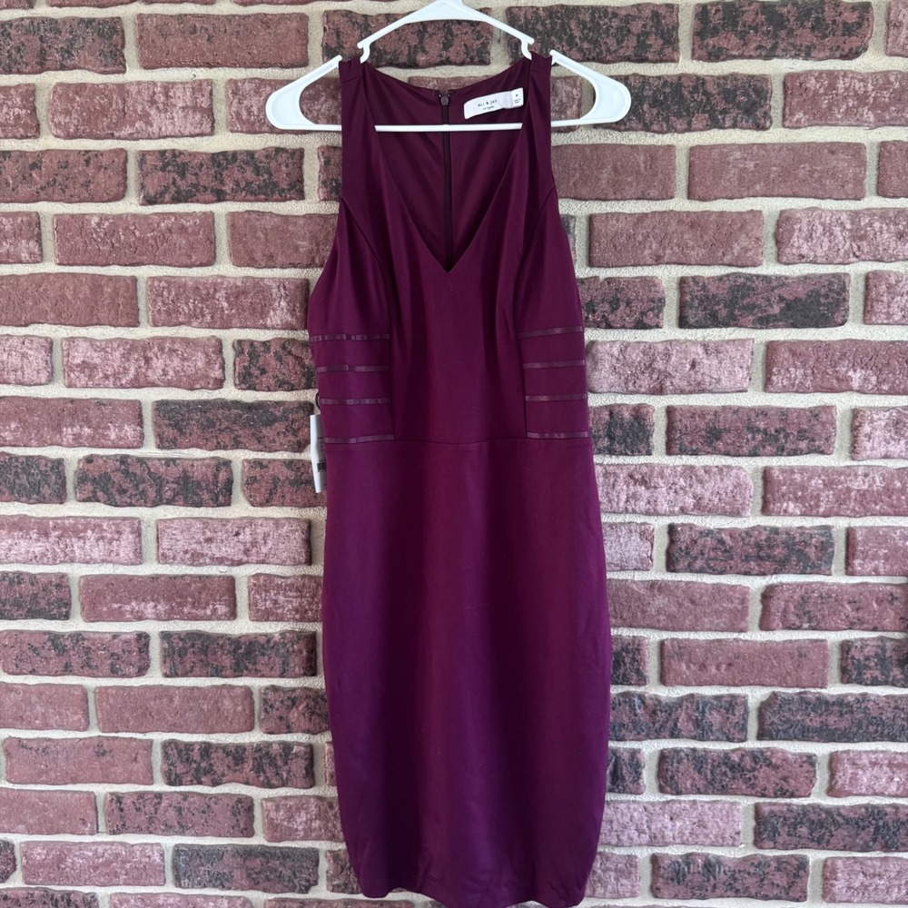 NEW Wine Ponte Sheath V-Neck Sleeveless Dress NWT Size M Bodycon Prom Party chic